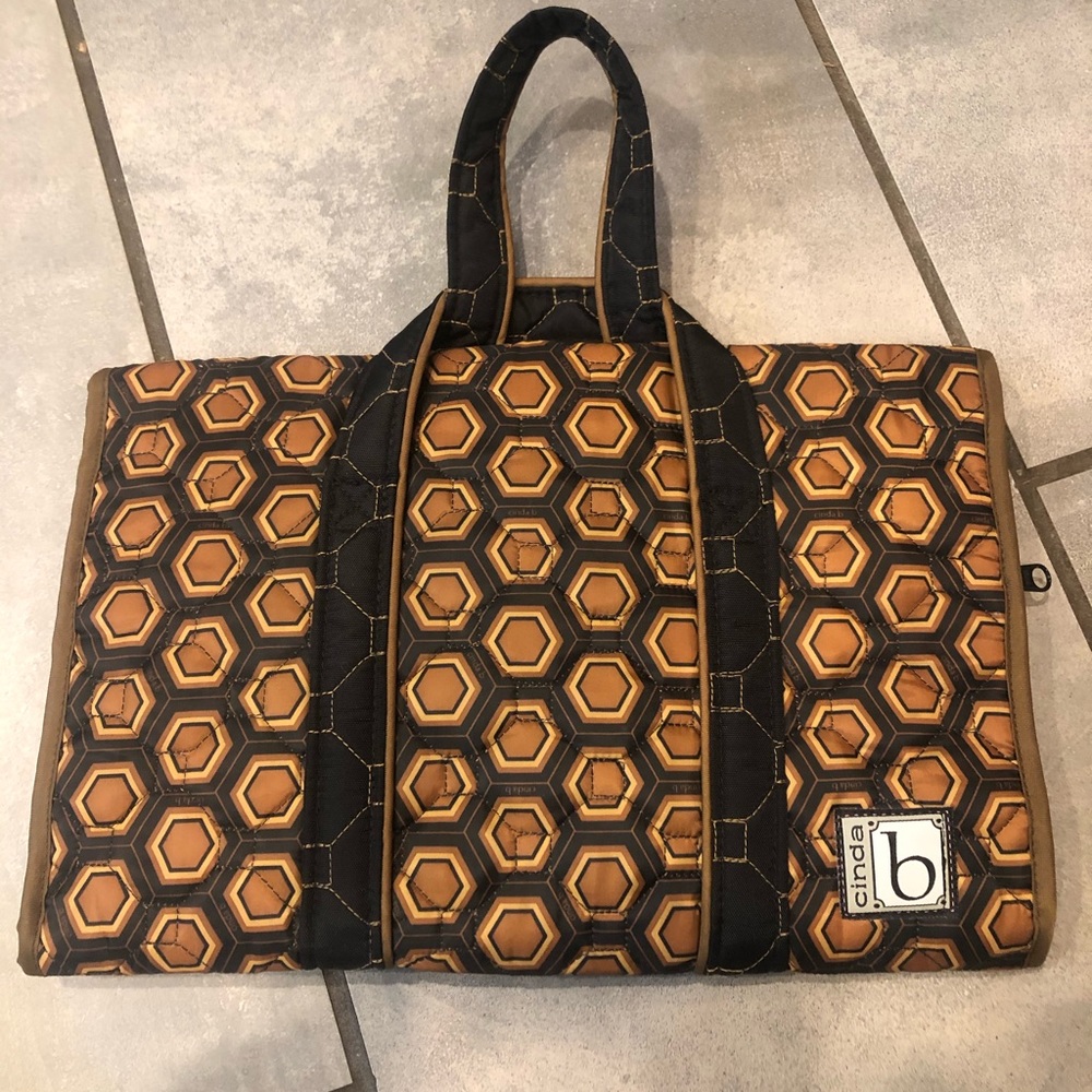 LIKE NEW Cinda b hanging organizer